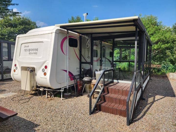 가평 오블리비아테 수영장 펜션&카라반